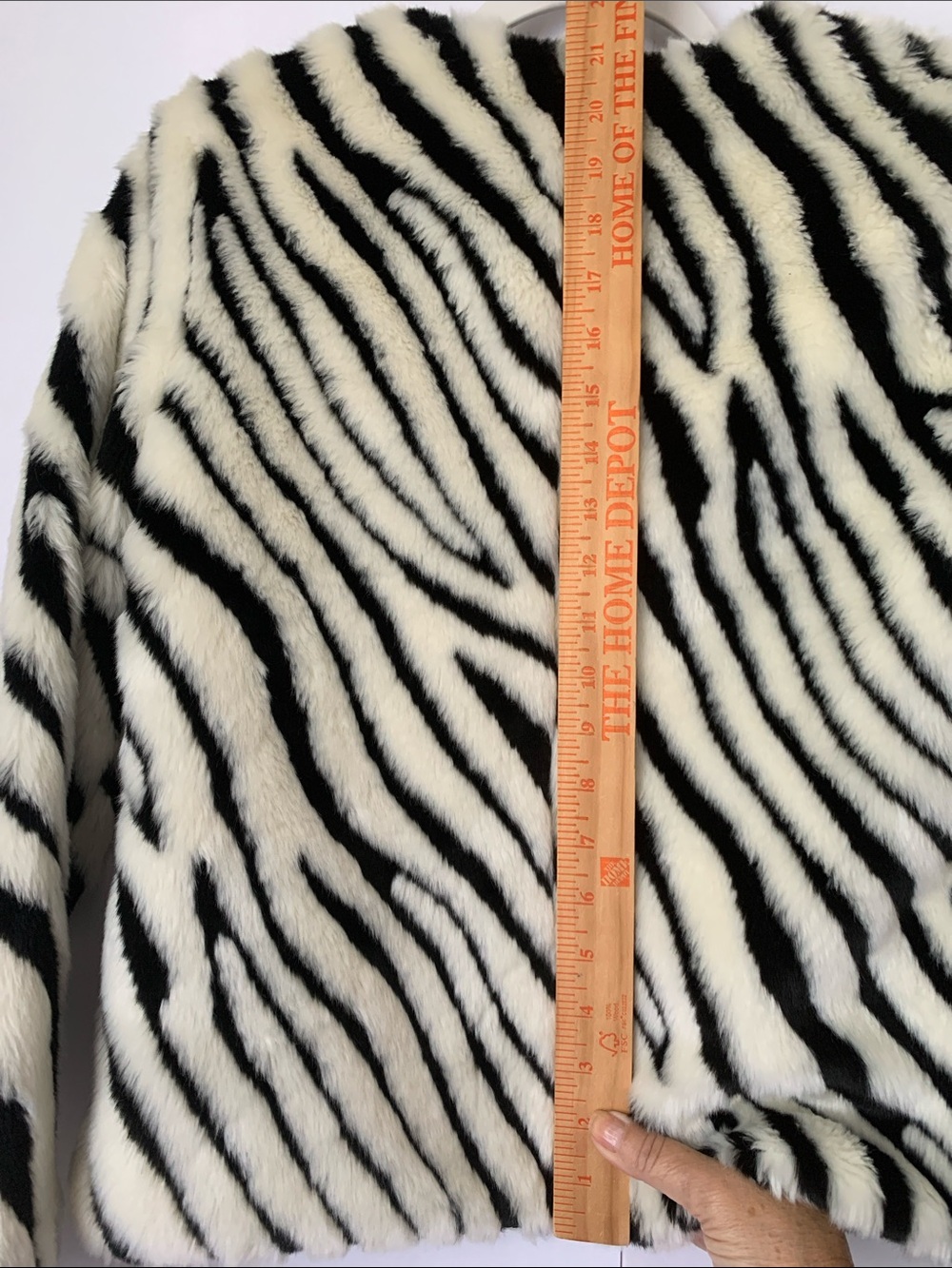 Divided by H&M Faux Fur Zebra Stripe Pockets Short Jacket Size 4 - Picture 6 of 13